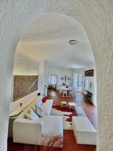 a living room with a white couch and a table at Sa Maluni in Geremeas