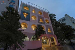 a building with many windows on the side of it at Zostel Hyderabad in Hyderabad +41 photos