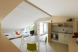 a kitchen and living room with a table and chairs at La Terrazza sull'Arena in Verona