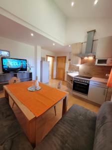 Kuchnia lub aneks kuchenny w obiekcie Apartment Santnerhof