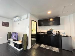 Kuchyň nebo kuchyňský kout v ubytování Hotel Baya Phuket