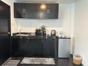 Kuchyň nebo kuchyňský kout v ubytování Hotel Baya Phuket
