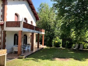 Zahrada ubytování maison de campagne avec grand lac et park arboré