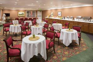 a dining room with white tables and red chairs at Campbell Inn Hotel in Campbell +27 photos
