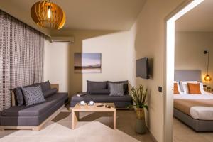 Cama ou camas em um quarto em Malena Hotel & Suites - Adults Only by Omilos Hotels