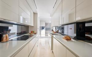 Een keuken of kitchenette bij Mandarin Oriental, Doha