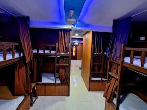 Φωτογραφία από το άλμπουμ του Neon Nest Dormitory Suits Asalpha Metro στη Μουμπάι