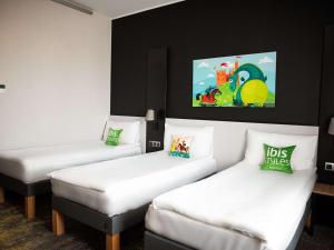Posteľ alebo postele v izbe v ubytovaní ibis styles Grudziadz