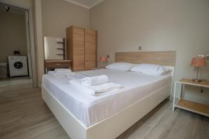 Postel nebo postele na pokoji v ubytování Nirvana Homes