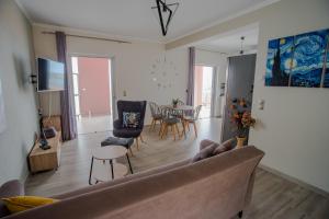 Posezení v ubytování Nirvana Homes