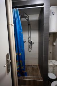 Kylpyhuone majoituspaikassa Apartmani Dambo