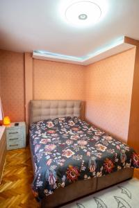 Vuode tai vuoteita majoituspaikassa Apartmani Dambo