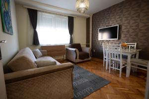 TV tai viihdekeskus majoituspaikassa Apartmani Dambo