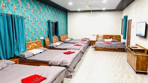 Galeriebild der Unterkunft shivraj resort andra lake camping in Pune