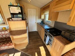 Dapur atau dapur kecil di Dans Coastal Retreat