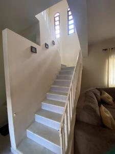 a staircase in a room with a bed at Casa em Guaratinguetá-Casa da Rosa in Guaratinguetá