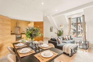 a living room with a table and a couch at The Sovereign Suite - 2-bedroom Luxury Apartment with Parking in Henley on Thames