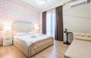 Postel nebo postele na pokoji v ubytování Rivendell Boutique Hotel Tbilisi City