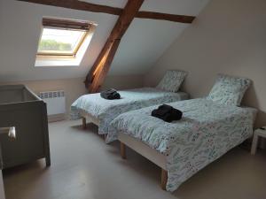 Postel nebo postele na pokoji v ubytování Autour des lacs