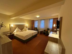 Postel nebo postele na pokoji v ubytování Hotel Schmärrnche