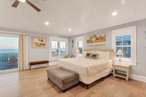 Giường trong phòng chung tại Sunset Gulf +53 ảnh