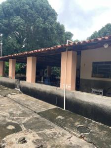a house with a water fountain in front of it at Sítio da amizade in Teresina +3 photos