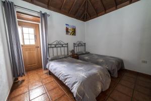 Łóżko lub łóżka w pokoju w obiekcie CASA CRUZ EL LLANO