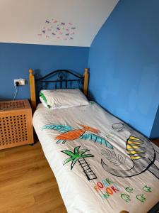 Voodi või voodid majutusasutuse #3 - Spacious Ensuite Double Room with Sofa in Leitrim toas