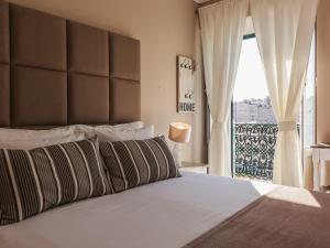 a bedroom with a large bed and a window at Vila Garden Guesthouse in Lisbon