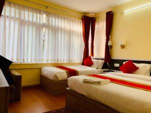 Letto o letti in una camera di Hotel Odyssey Nepal
