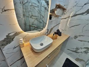 Ένα μπάνιο στο Charming apartment in Nice