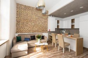 Posezení v ubytování Spacious & Minimalistic Apartment in Downtown