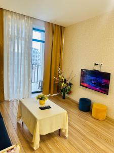 TV a/nebo společenská místnost v ubytování Label Apartment