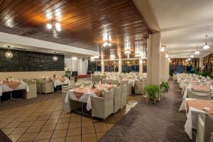 Ресторант или друго място за хранене в Hotel Prespa