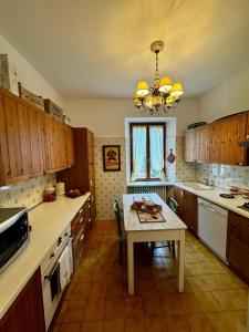 a kitchen with a table and a chandelier at Villa Margherita Civenna in Civenna