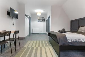 a bedroom with a bed and a table and chairs at Luxury Moseley Studio - 8 in Birmingham