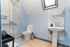 a bathroom with a toilet and a sink at Luxury Moseley Studio - 8 in Birmingham