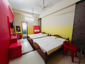 SAlBALA LODGE - AC ROOMS WITH COOKING FACILITIES Near CMC客房内的一张或多张床位