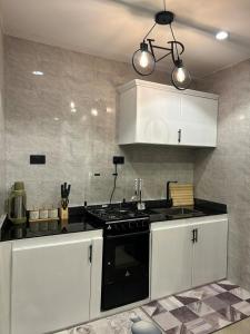 Kuchyň nebo kuchyňský kout v ubytování Nyumbani Deluxe in Kijitonyama + 16 fotografií