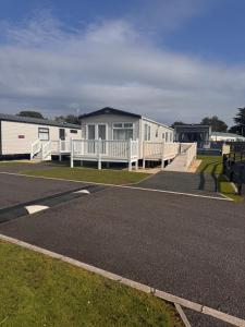 Budova, kde se prázdninový areál nachází