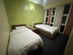 A bed or beds in a room at Hotel Shivaya