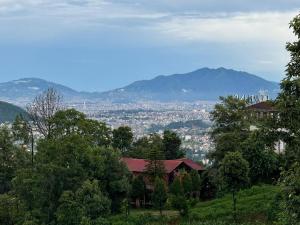 A general mountain view or a mountain view taken from a szállodákat