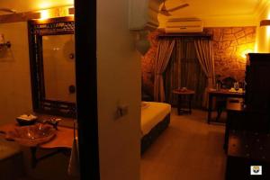 Khu vực ghế ngồi tại Deoki niwas palace