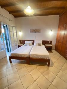 Voodi või voodid majutusasutuse Aphrodite Suites & Apartments with Swimming Pool toas