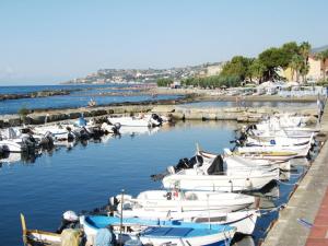 Gallery image of Nino Bixio Apartment in Riva Ligure