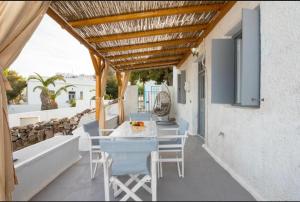 a patio with a table and chairs on a balcony at The beautiful Plaka in Plaka Milou