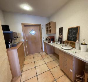 Kuchyň nebo kuchyňský kout v ubytování Hotel Walzwerk