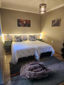 Giường trong phòng chung tại Ode to Serenity Cottage