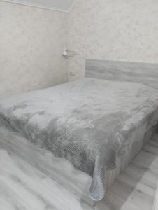 Guest house number 1客房内的一张或多张床位