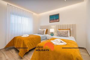 Ένα ή περισσότερα κρεβάτια σε δωμάτιο στο #249 Sapphire Shoreline Lodge by Home Holidays